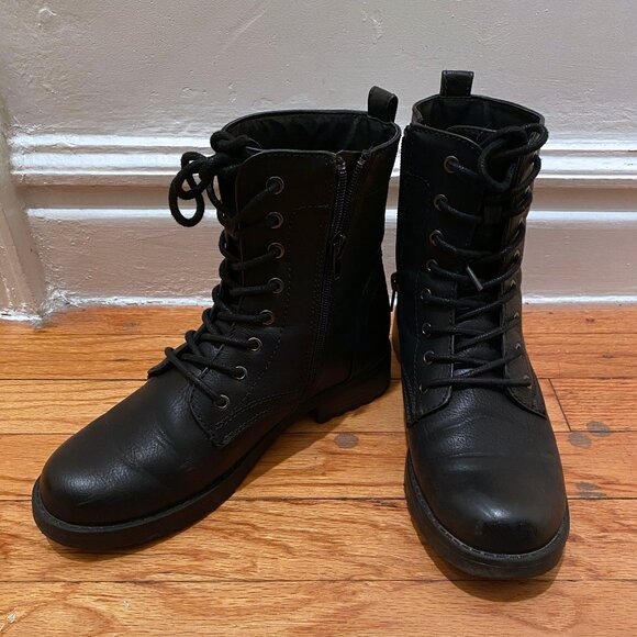 Amazon Essentials Women's Lace-Up Combat Boot, size 8, black, vegan - Picture 4 of 7